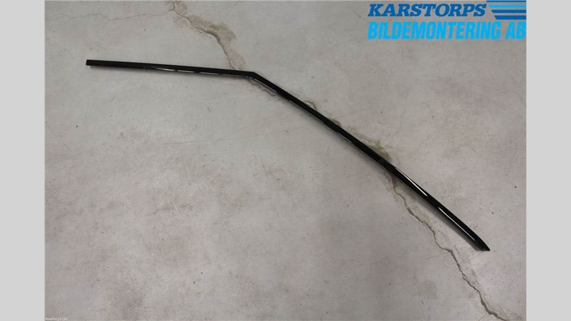 Door - trim molding front rh - Dörrbåge BJ32208A96A for Land Rover 