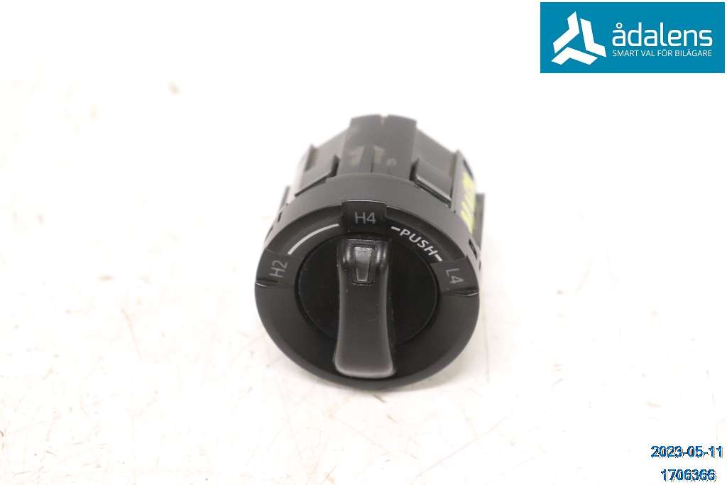 いもページ Switch four-wheel drive for Toyota Hilux [2016-] TOYOTA TOYOTA