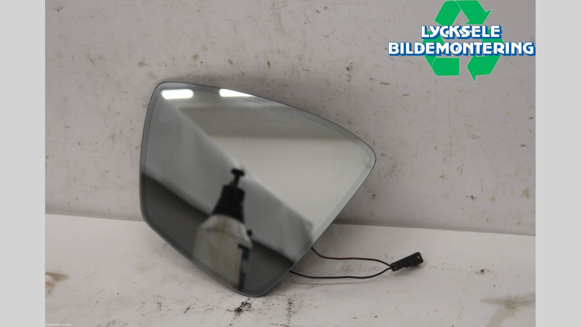 Mirror glass, lh for Skoda Karoq [2018-] - Car partsUsed parts online
